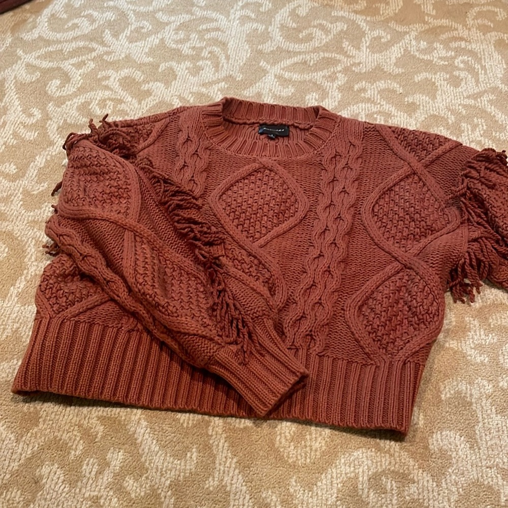 Line and dot fringed sweater